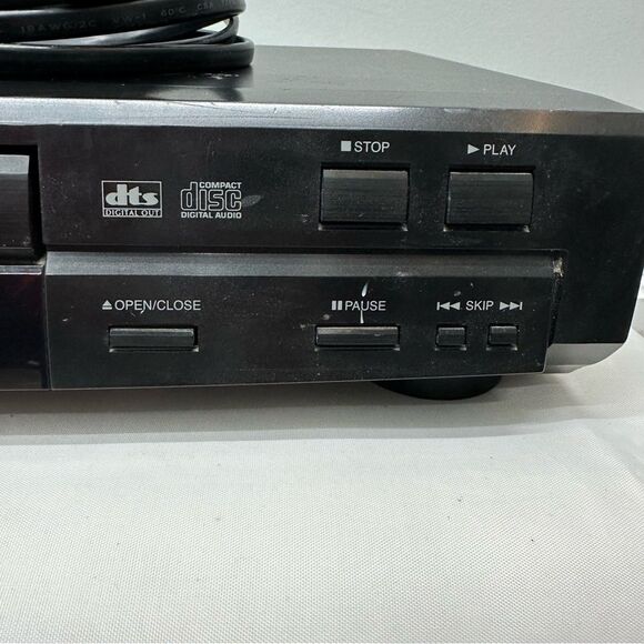 Toshiba DVD player SD-1700 colorstream spatializer dolby digital. - Picture 3 of 8